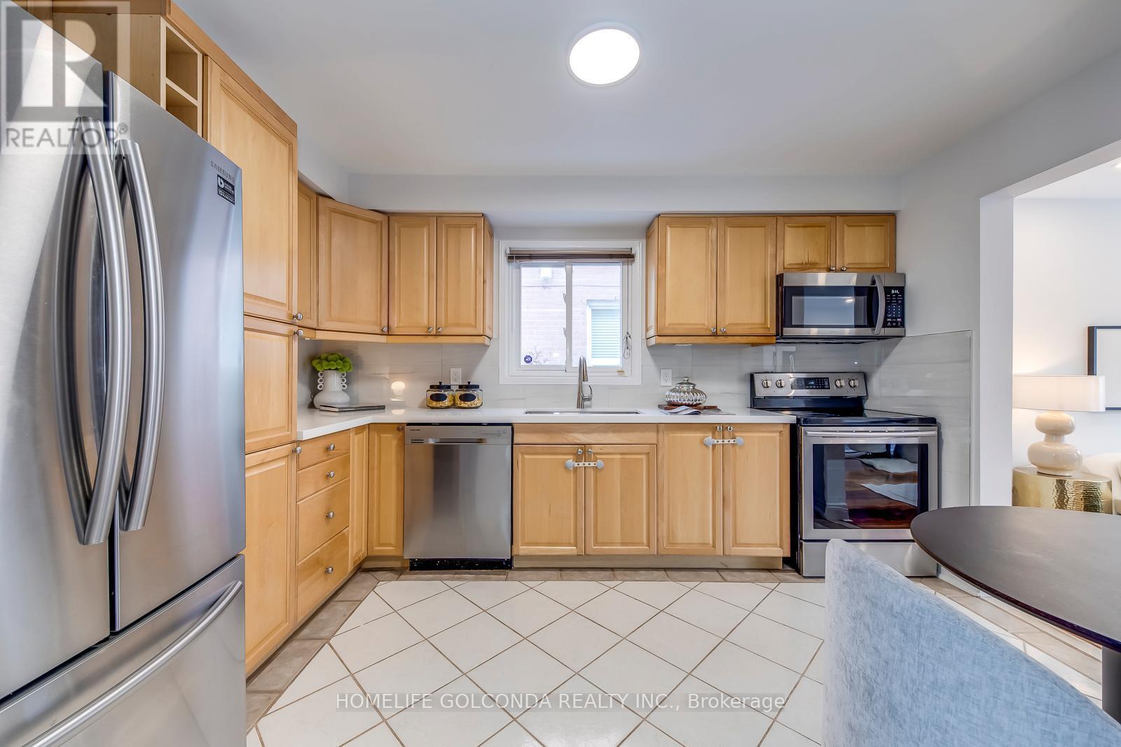439 Bluesky Crescent, Mississauga, ON - Indoor Photo Showing Kitchen