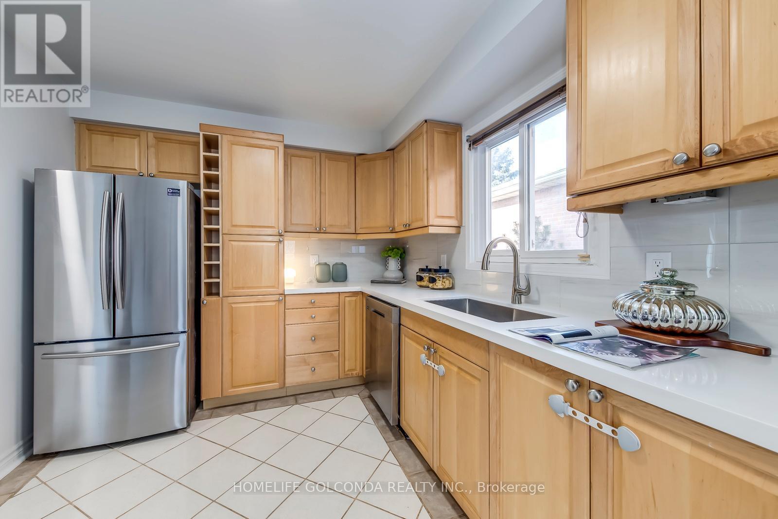439 Bluesky Crescent, Mississauga, ON - Indoor Photo Showing Kitchen