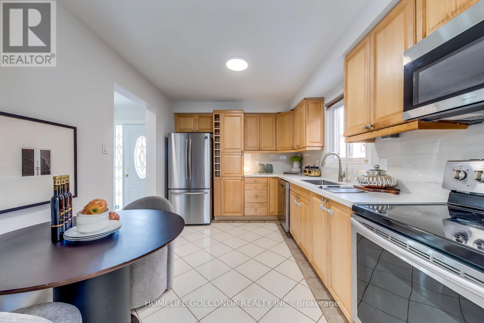 439 Bluesky Crescent, Mississauga, ON - Indoor Photo Showing Kitchen