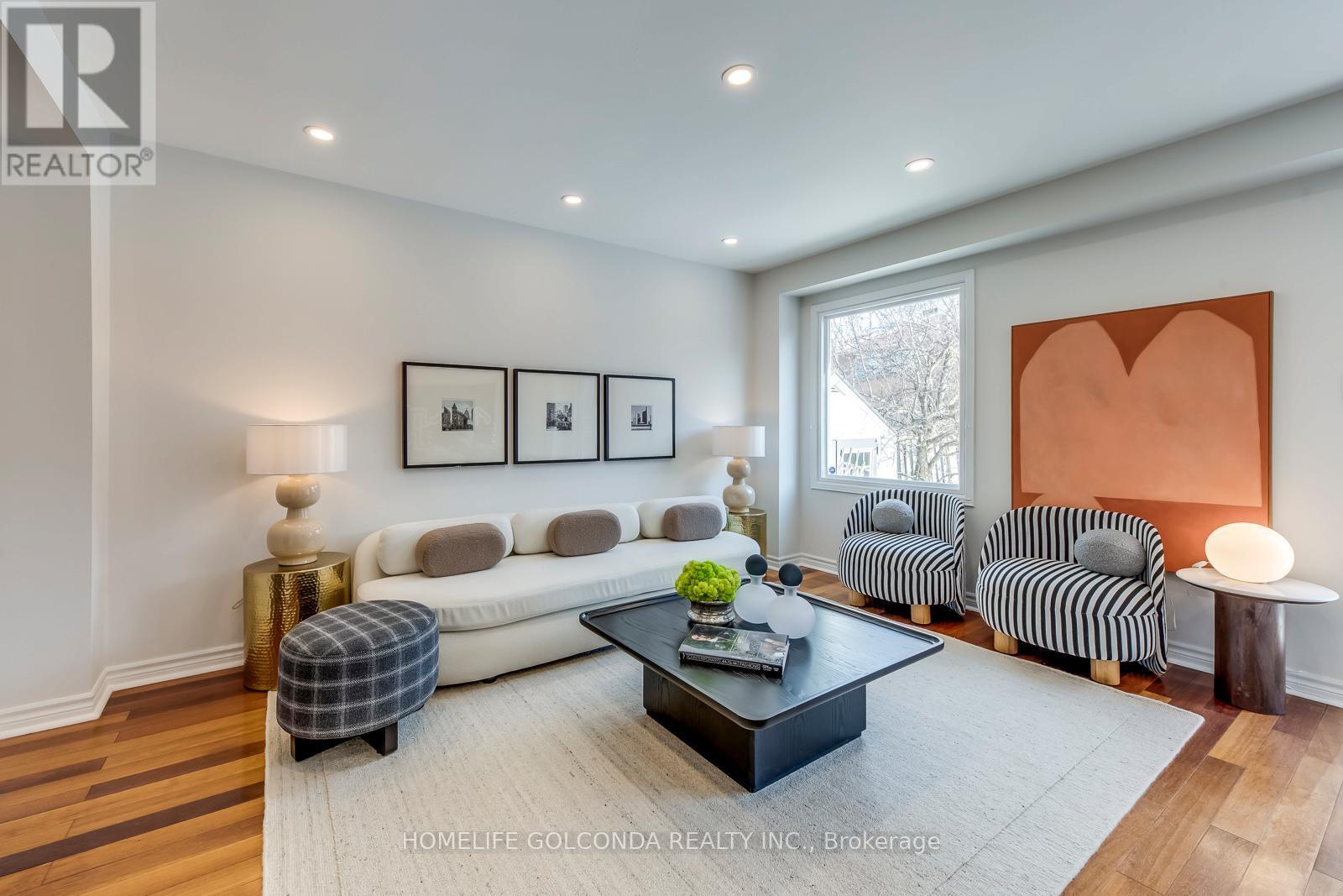 439 Bluesky Crescent, Mississauga, ON - Indoor Photo Showing Living Room