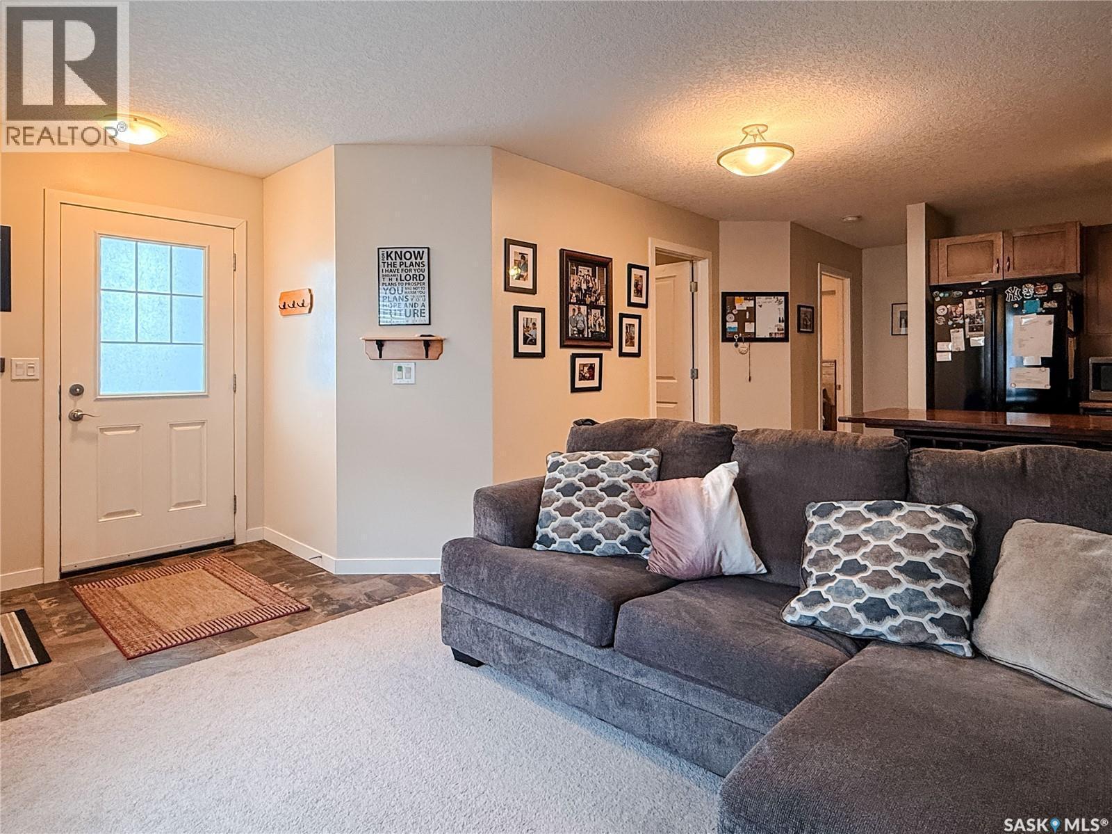 102 5525 Blake Crescent, Regina, SK - Indoor Photo Showing Living Room