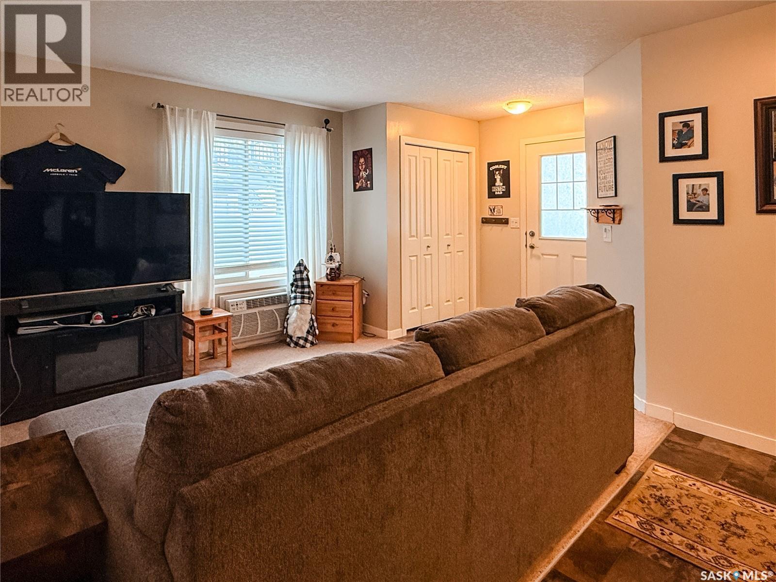 102 5525 Blake Crescent, Regina, SK - Indoor Photo Showing Living Room