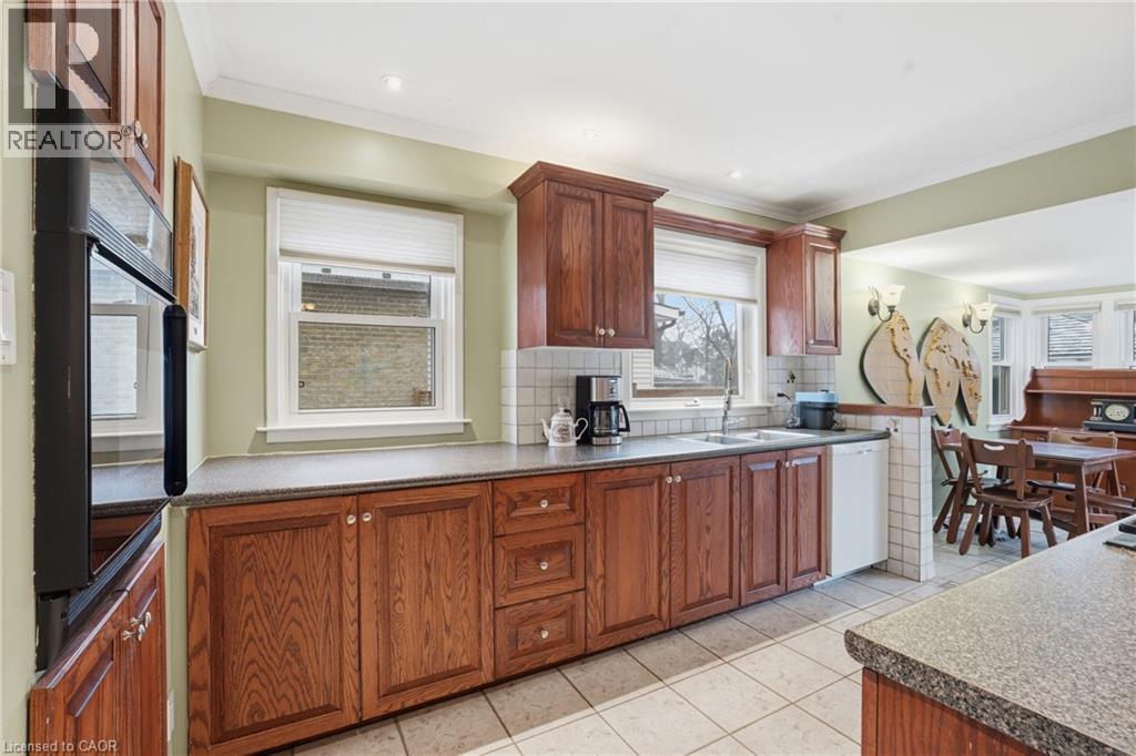 77 Arcade Crescent, Hamilton, ON - Indoor Photo Showing Kitchen