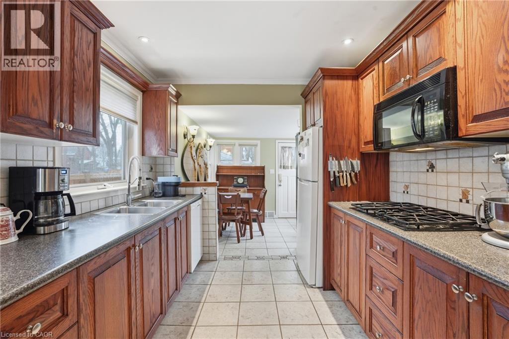 77 Arcade Crescent, Hamilton, ON - Indoor Photo Showing Kitchen