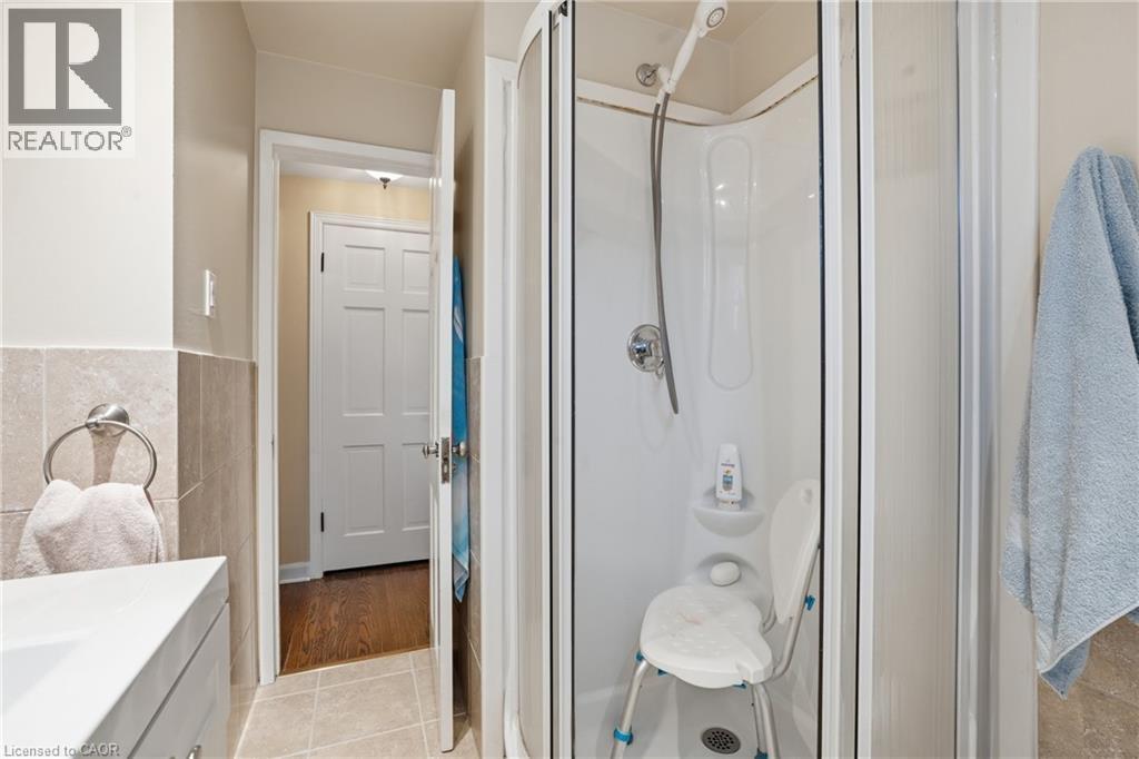77 Arcade Crescent, Hamilton, ON - Indoor Photo Showing Bathroom
