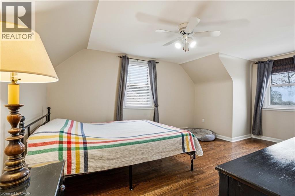 77 Arcade Crescent, Hamilton, ON - Indoor Photo Showing Bedroom
