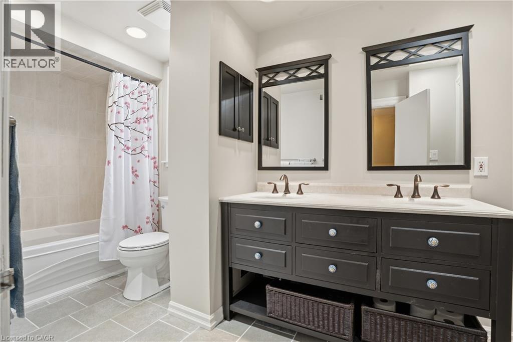 77 Arcade Crescent, Hamilton, ON - Indoor Photo Showing Bathroom