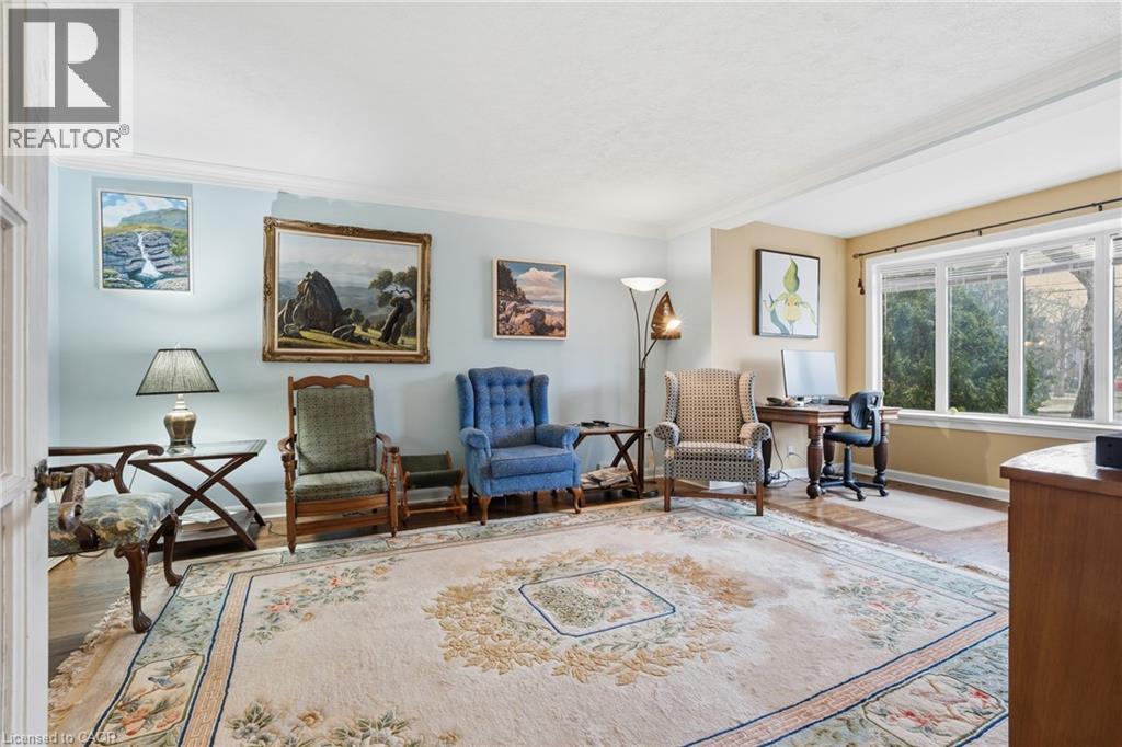77 Arcade Crescent, Hamilton, ON - Indoor Photo Showing Living Room