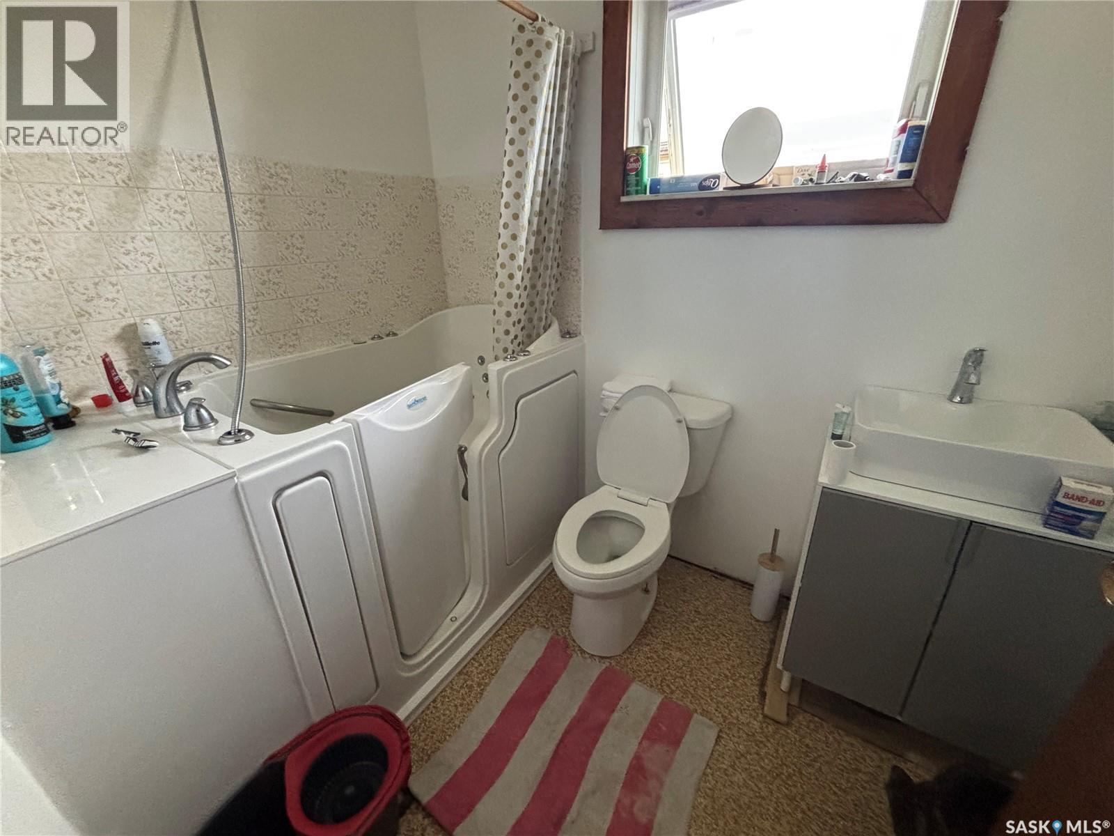 202 Dixon Avenue, Kinistino, SK - Indoor
