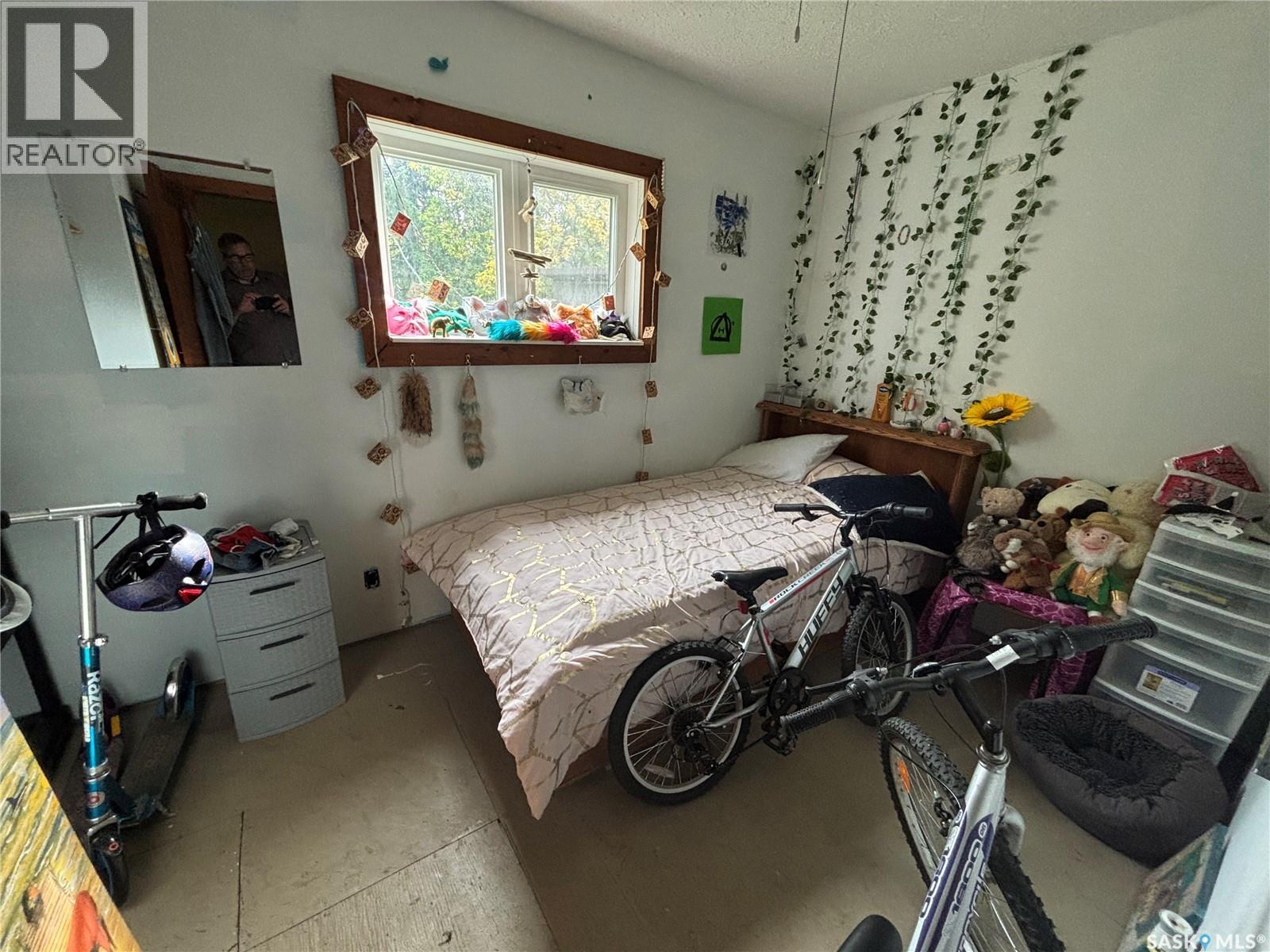 202 Dixon Avenue, Kinistino, SK - Indoor Photo Showing Garage