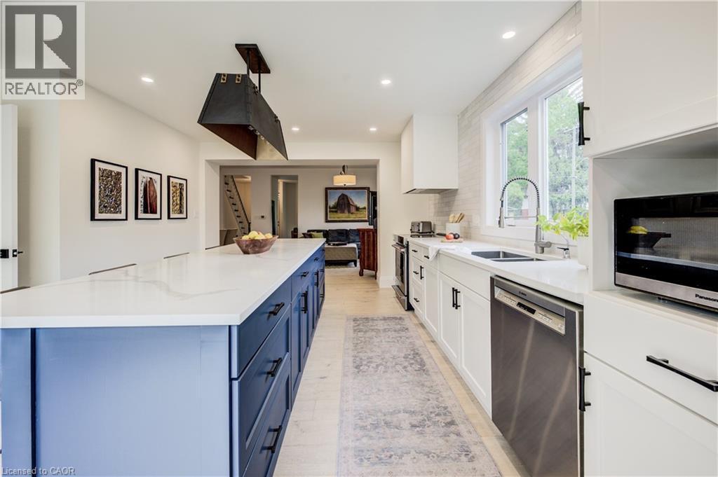 38 Euclid Avenue, Waterloo, ON - Indoor Photo Showing Kitchen With Double Sink With Upgraded Kitchen