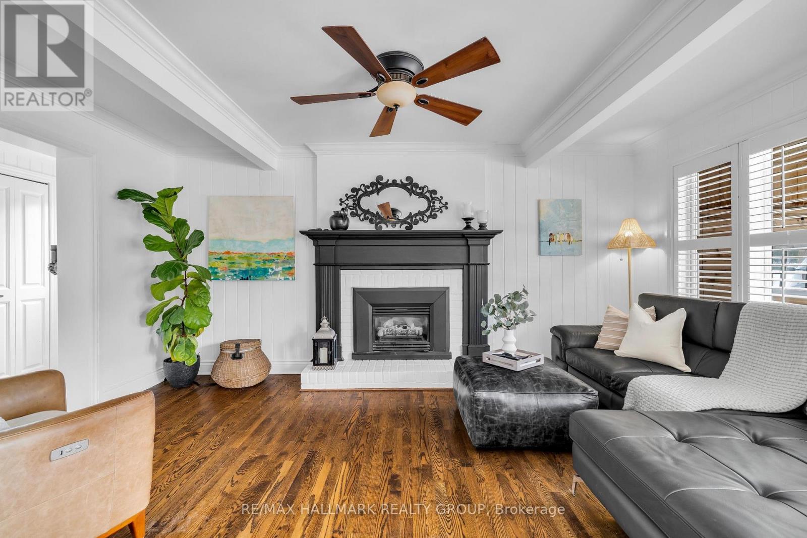 547 Denbury Avenue, Ottawa, ON - Indoor Photo Showing Living Room With Fireplace