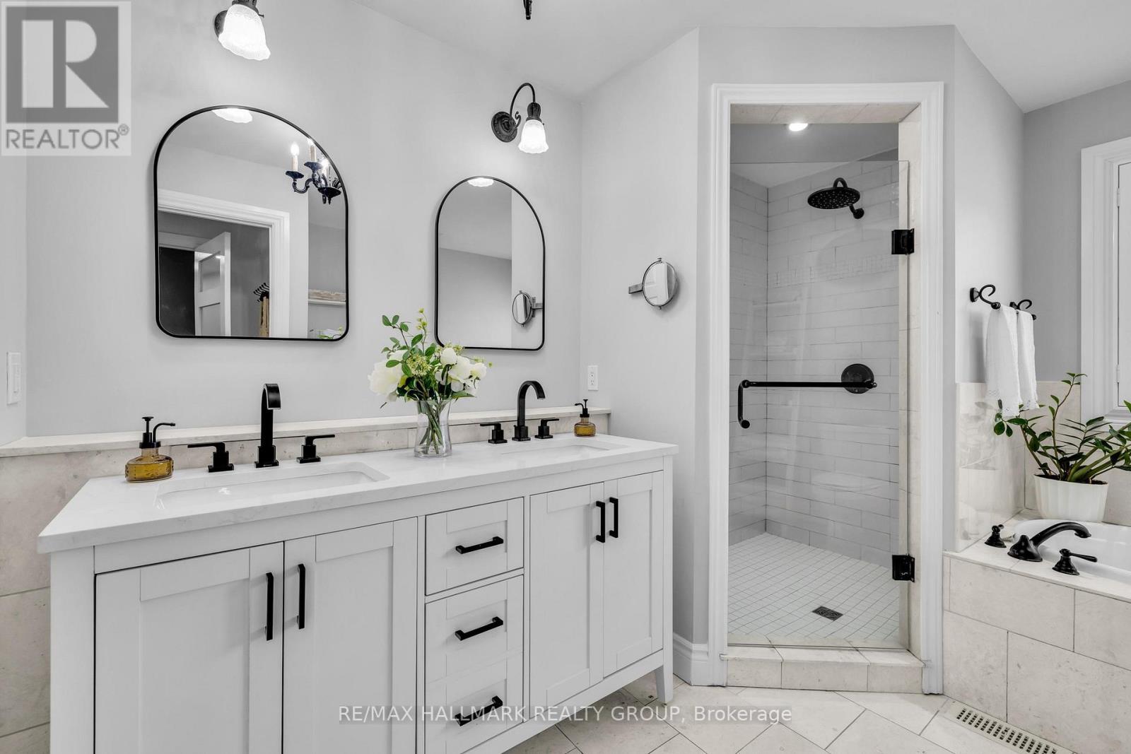 547 Denbury Avenue, Ottawa, ON - Indoor Photo Showing Bathroom