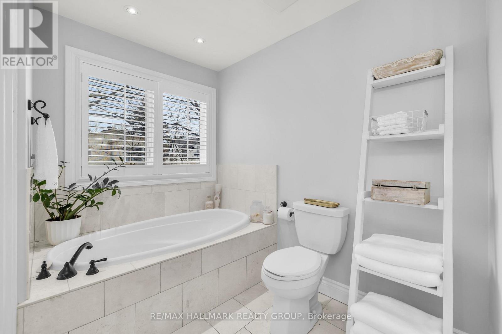 547 Denbury Avenue, Ottawa, ON - Indoor Photo Showing Bathroom