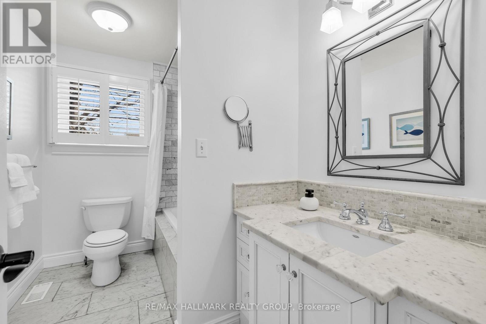 547 Denbury Avenue, Ottawa, ON - Indoor Photo Showing Bathroom