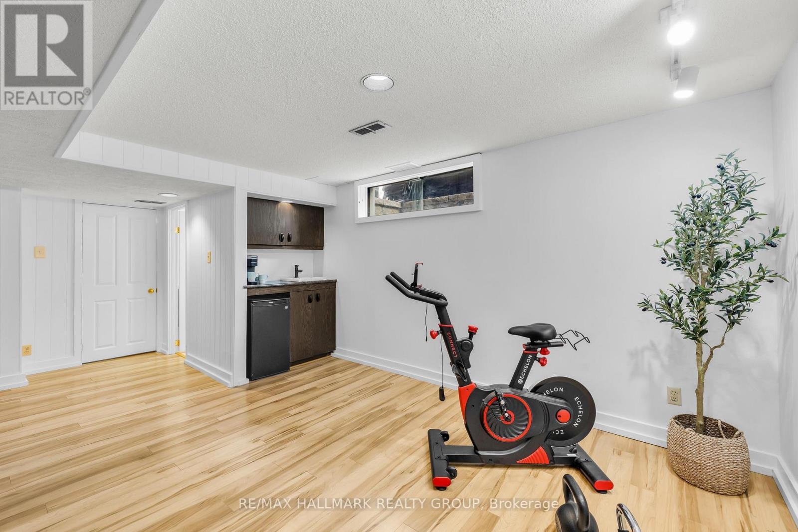547 Denbury Avenue, Ottawa, ON - Indoor Photo Showing Gym Room