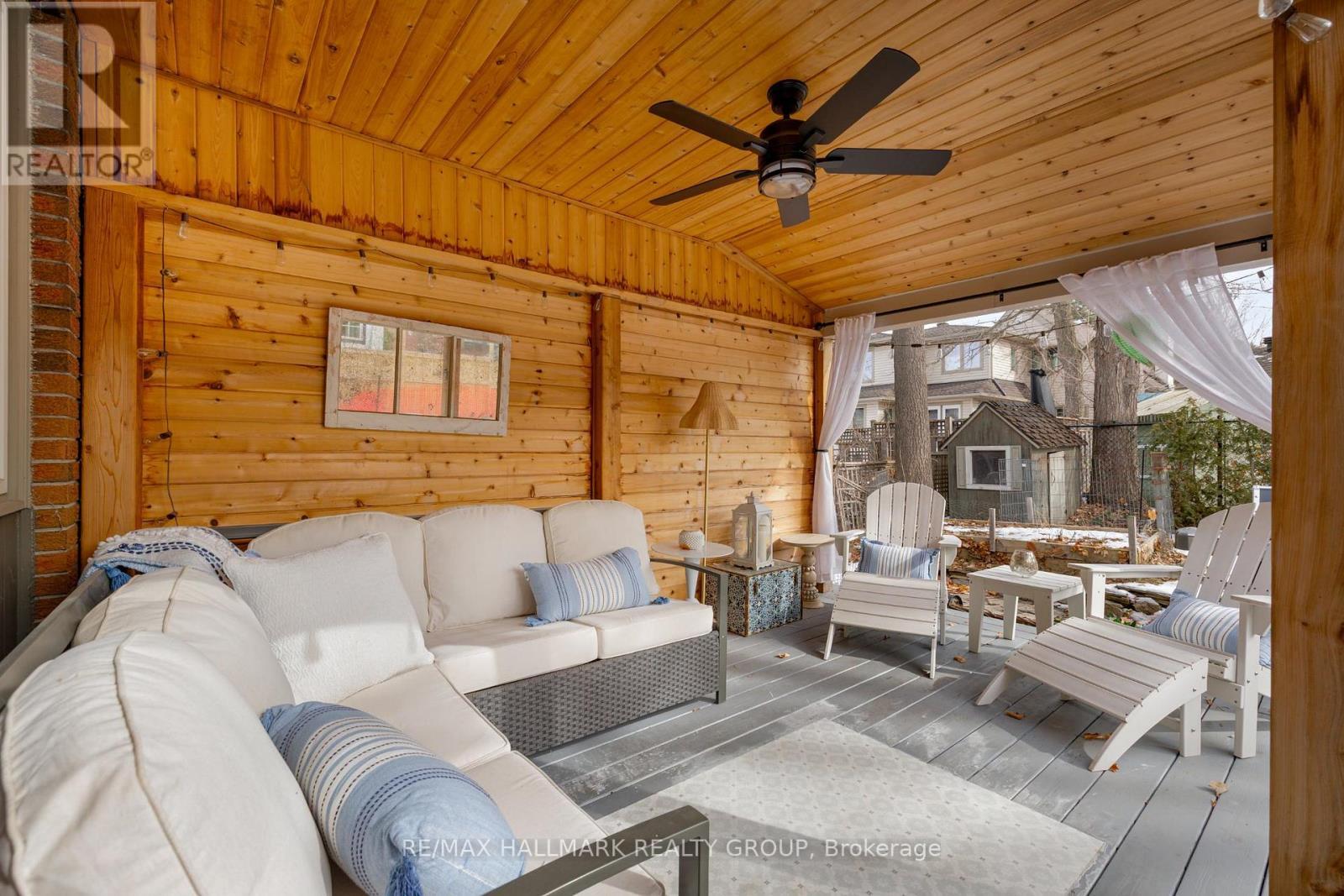 547 Denbury Avenue, Ottawa, ON - Photo Showing Living Room