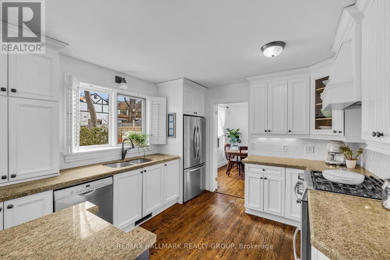 547 Denbury Avenue, Ottawa, ON - Indoor Photo Showing Kitchen With Double Sink