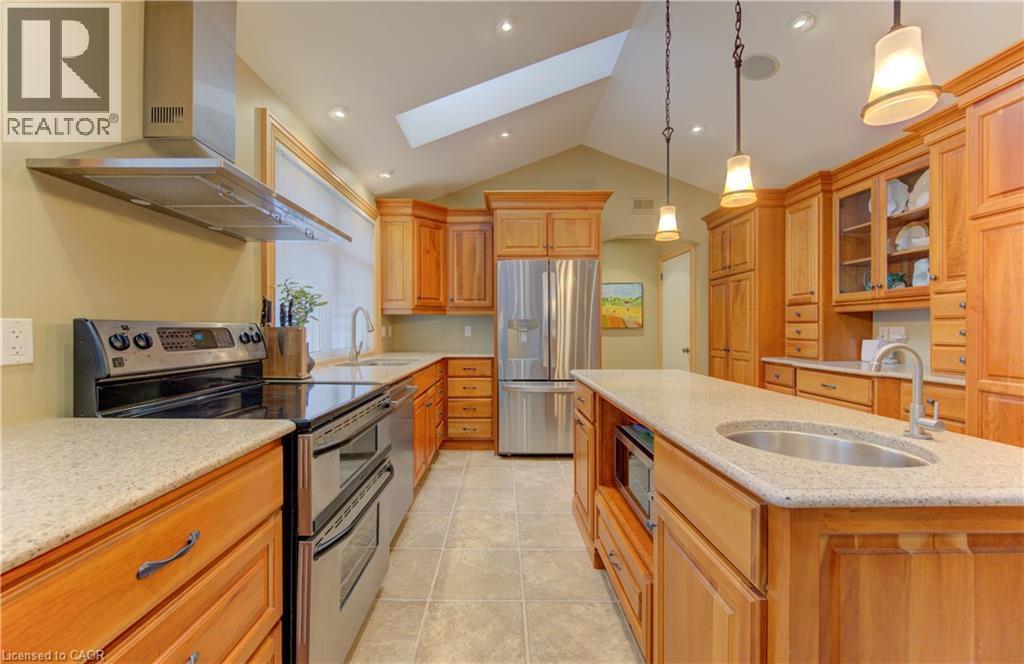 140 Aberdeen Road, Kitchener, ON - Indoor Photo Showing Kitchen