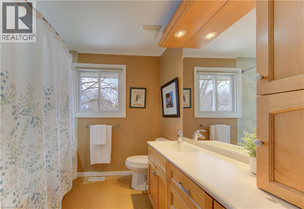 140 Aberdeen Road, Kitchener, ON - Indoor Photo Showing Bathroom