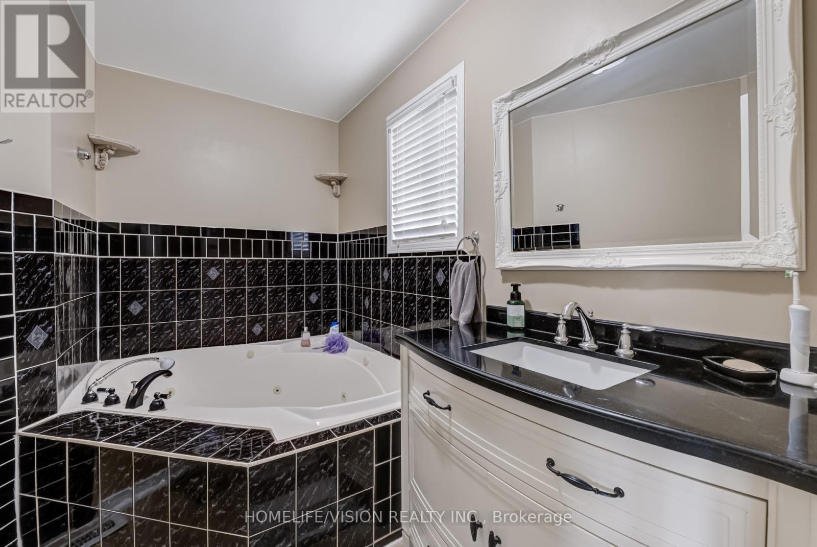 55 Etherington Crescent, Barrie, ON - Indoor Photo Showing Bathroom
