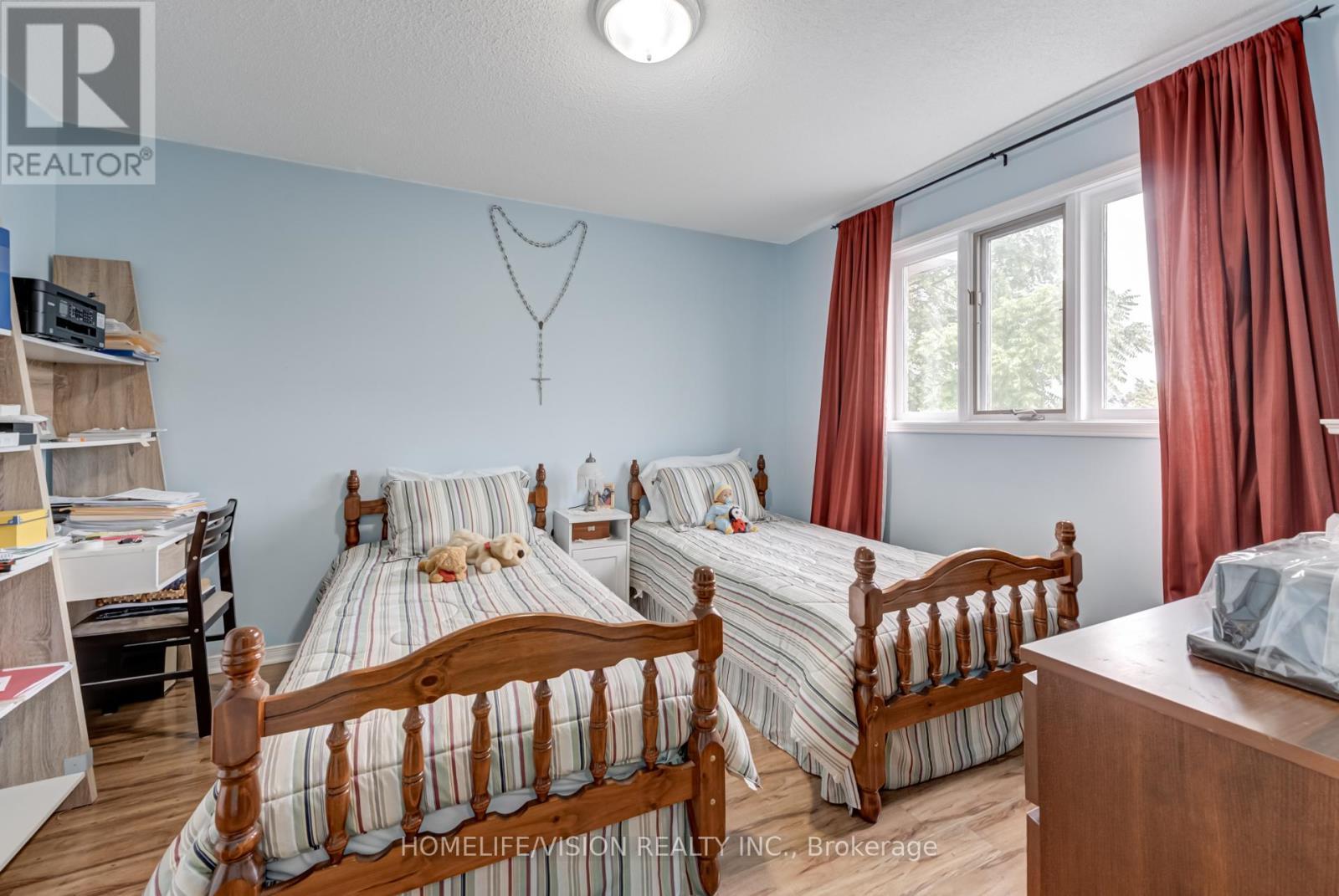55 Etherington Crescent, Barrie, ON - Indoor Photo Showing Bedroom