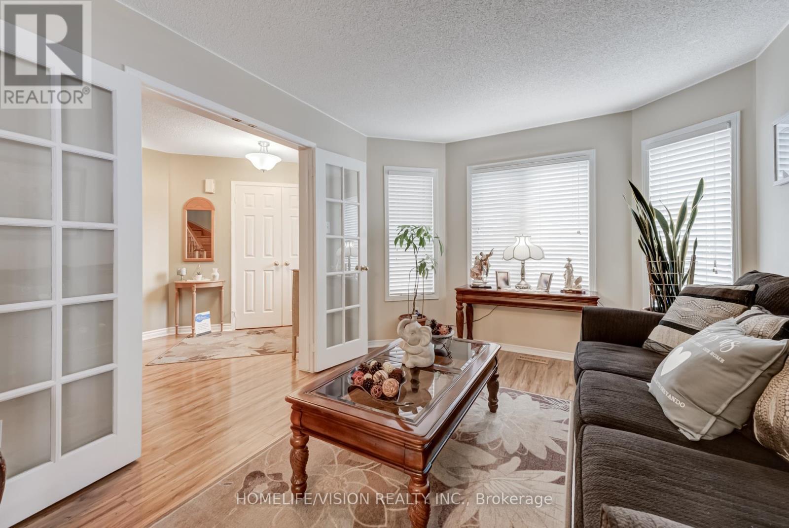 55 Etherington Crescent, Barrie, ON - Indoor Photo Showing Living Room