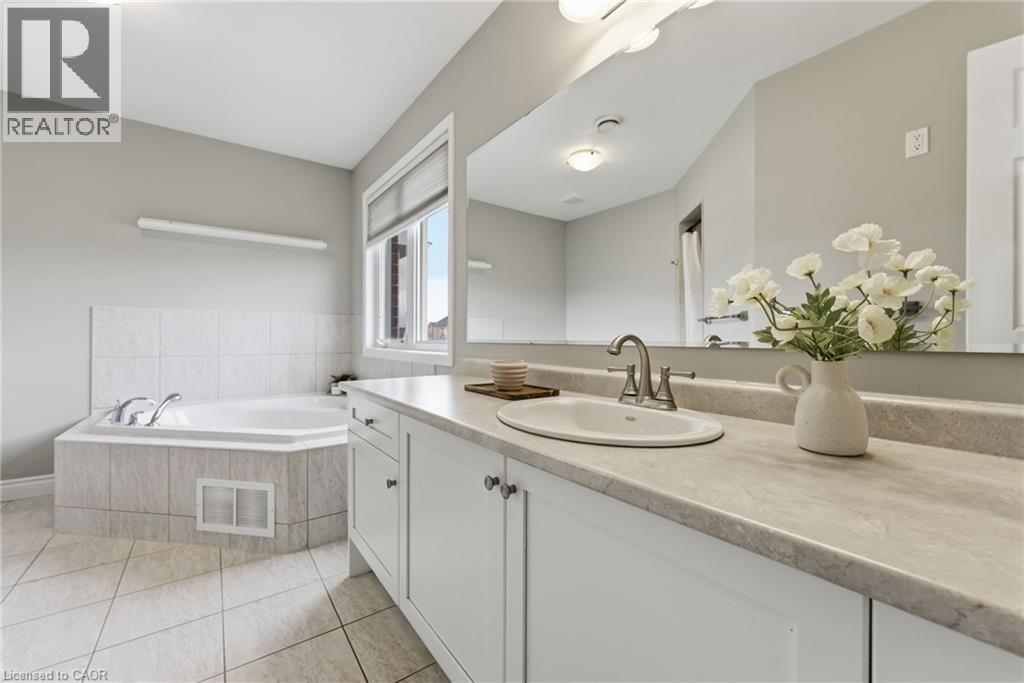 910 Vickerman Way, Milton, ON - Indoor Photo Showing Bathroom