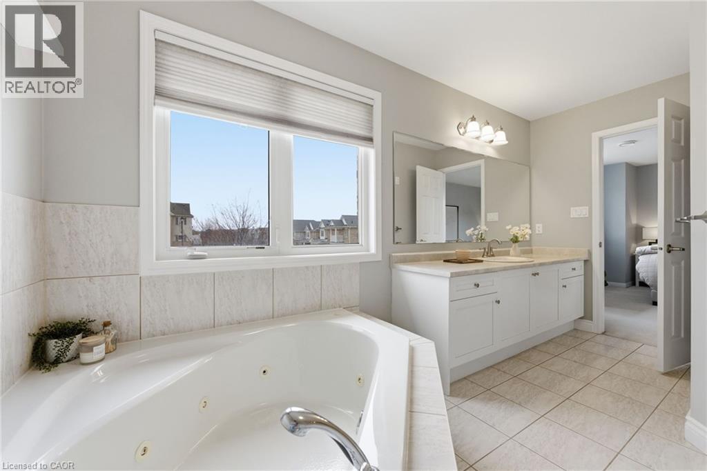 910 Vickerman Way, Milton, ON - Indoor Photo Showing Bathroom