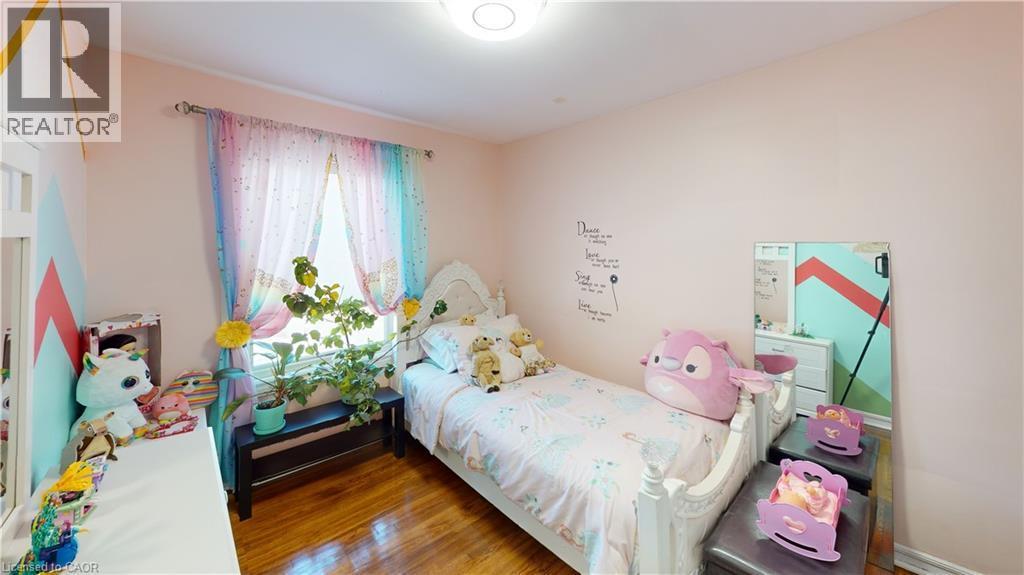 Bedroom with wood finished floors - 10 Armstrong Avenue, Hamilton, ON - Indoor Photo Showing Bedroom