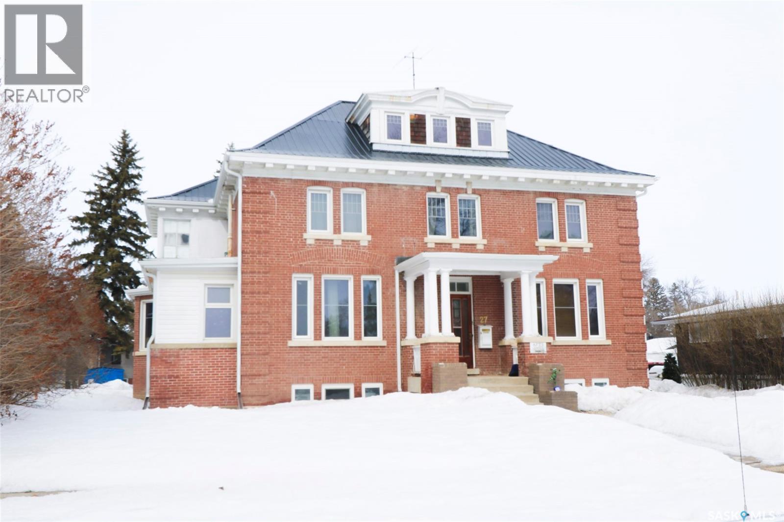 27 Dunlop Street E, Yorkton, SK - Outdoor