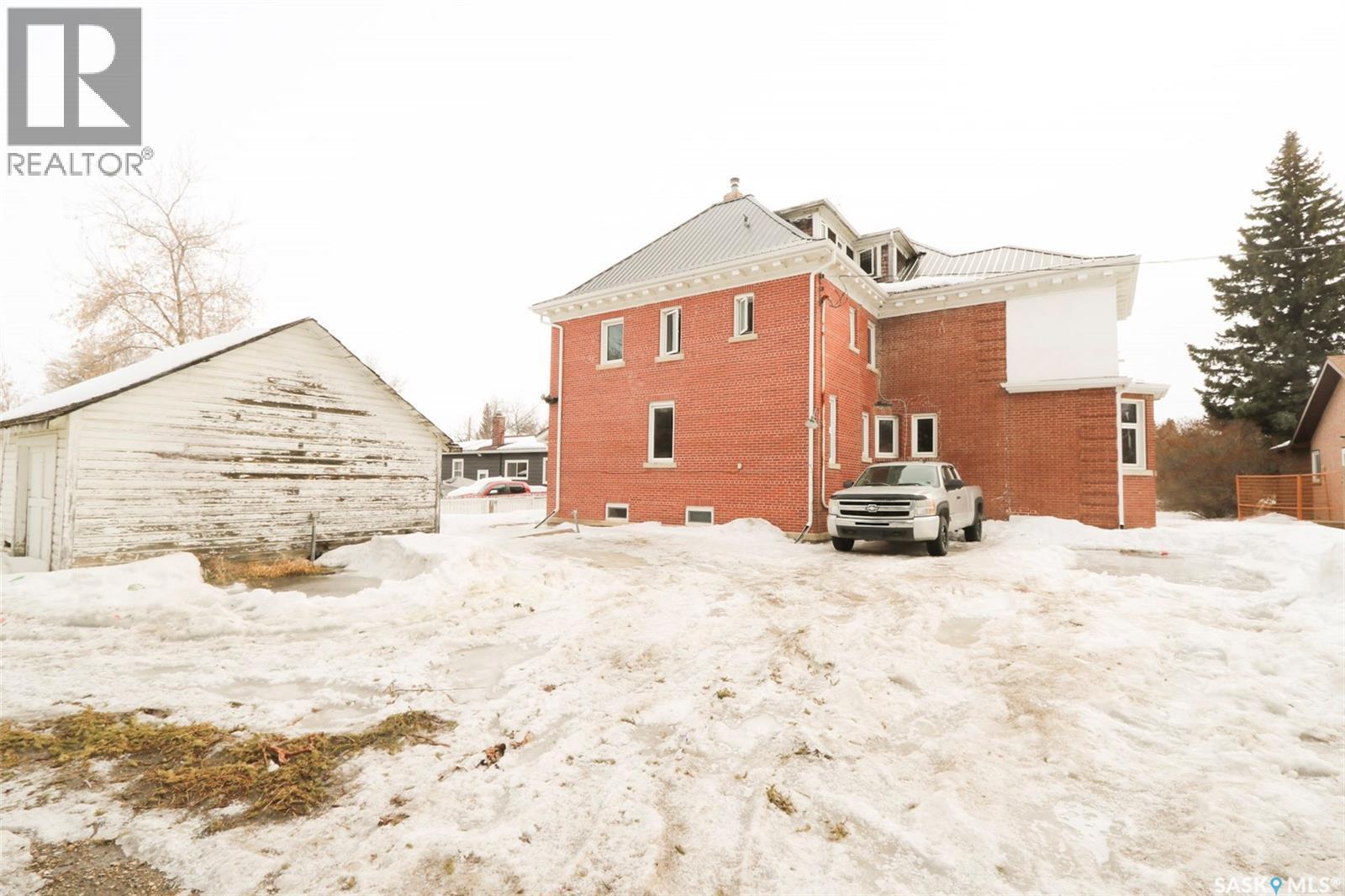 27 Dunlop Street E, Yorkton, SK - Outdoor