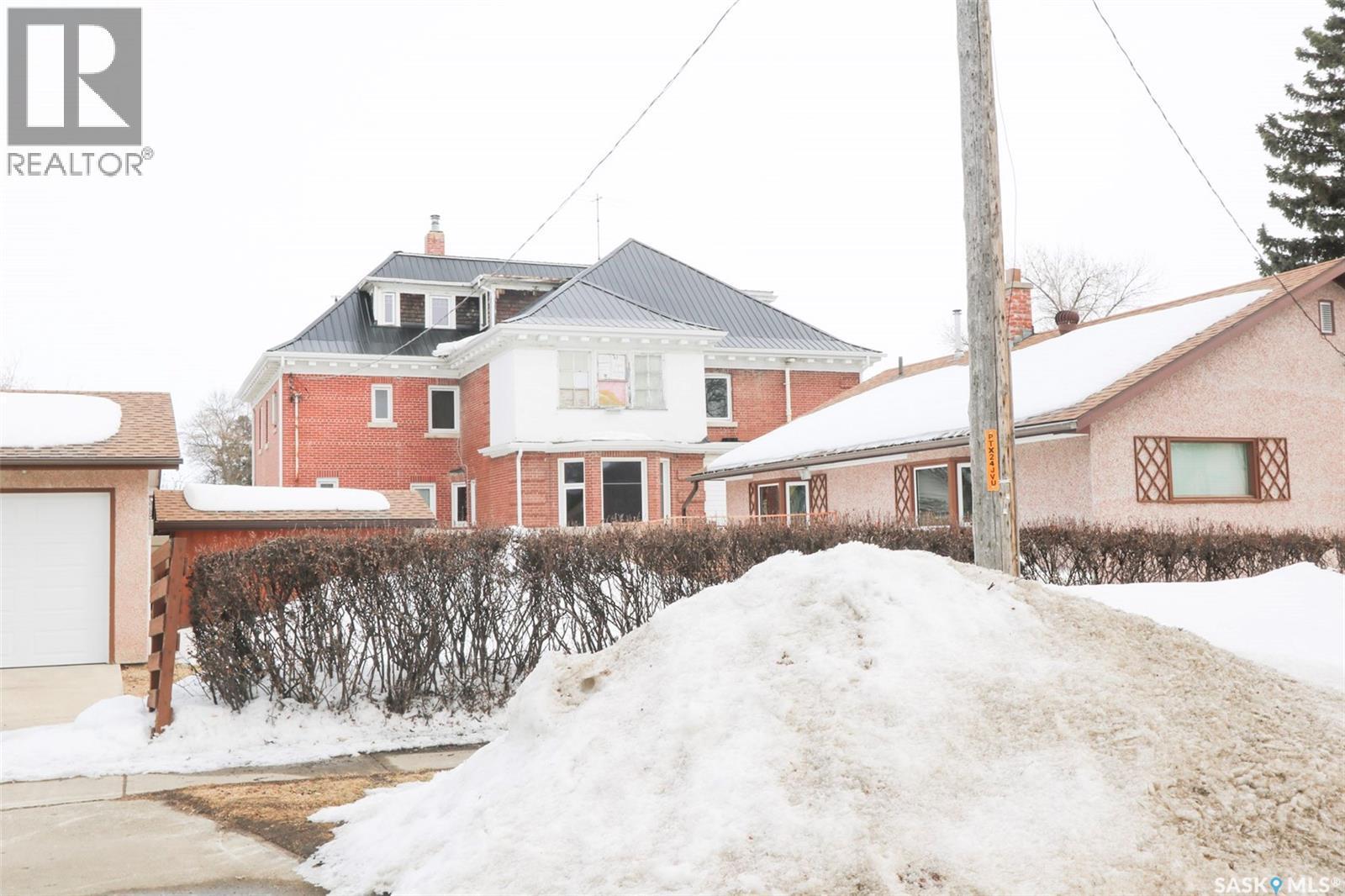 27 Dunlop Street E, Yorkton, SK - Outdoor