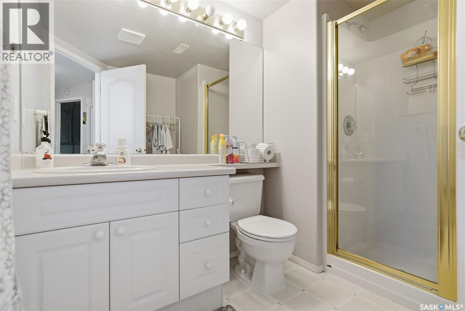 707 Bayview Close, Saskatoon, SK - Indoor Photo Showing Bathroom