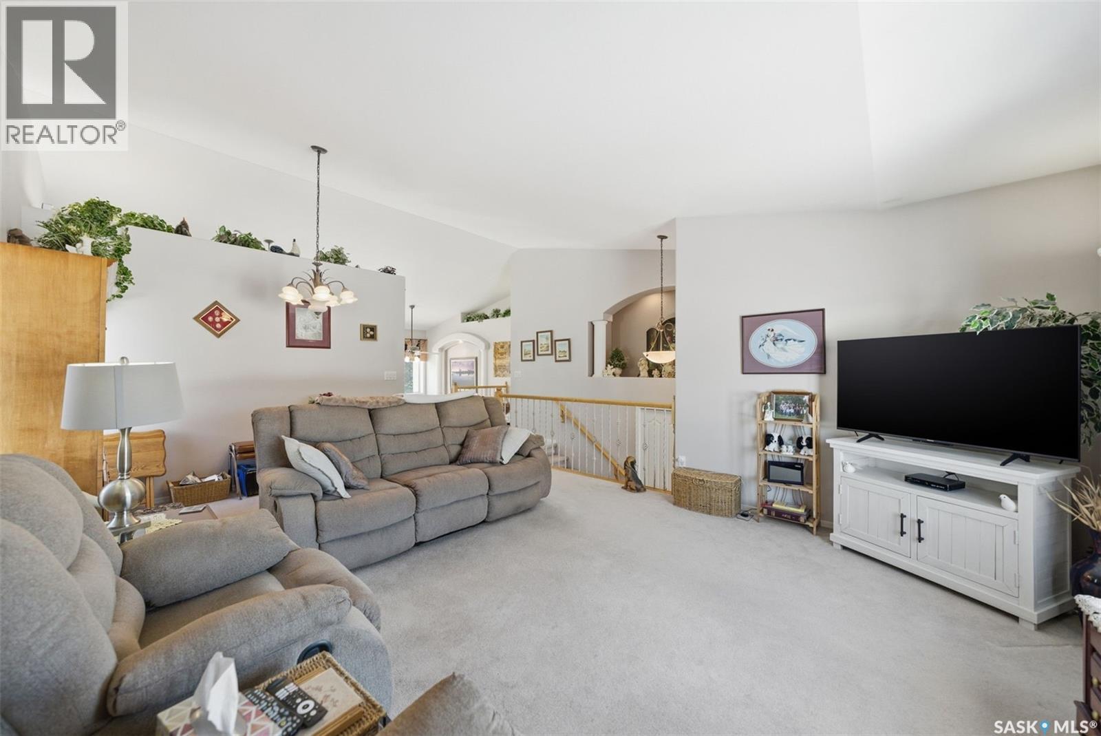 707 Bayview Close, Saskatoon, SK - Indoor Photo Showing Living Room