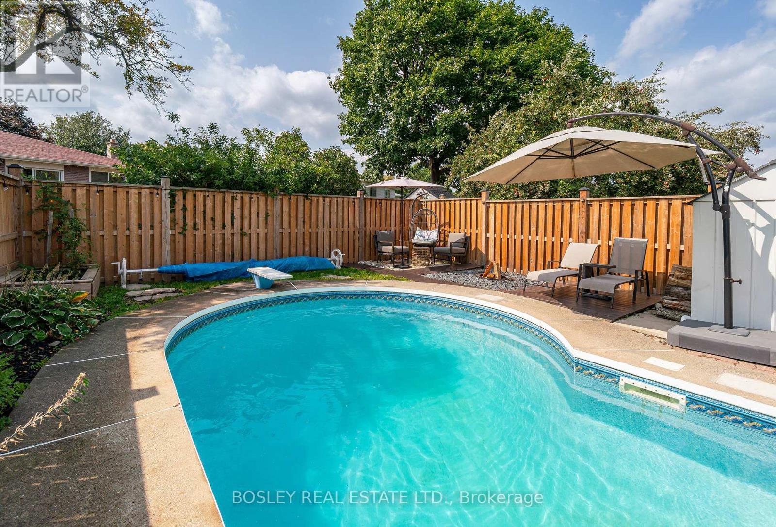 801 Eaglemount Crescent, Mississauga, ON - Outdoor With In Ground Pool With Backyard