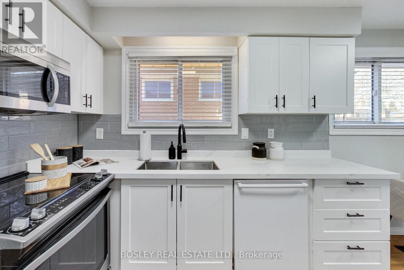 801 Eaglemount Crescent, Mississauga, ON - Indoor Photo Showing Kitchen