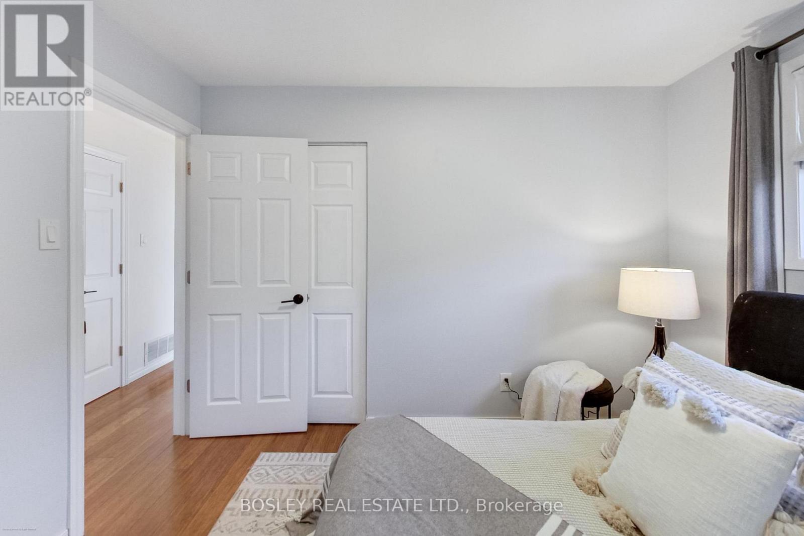801 Eaglemount Crescent, Mississauga, ON - Indoor Photo Showing Bedroom