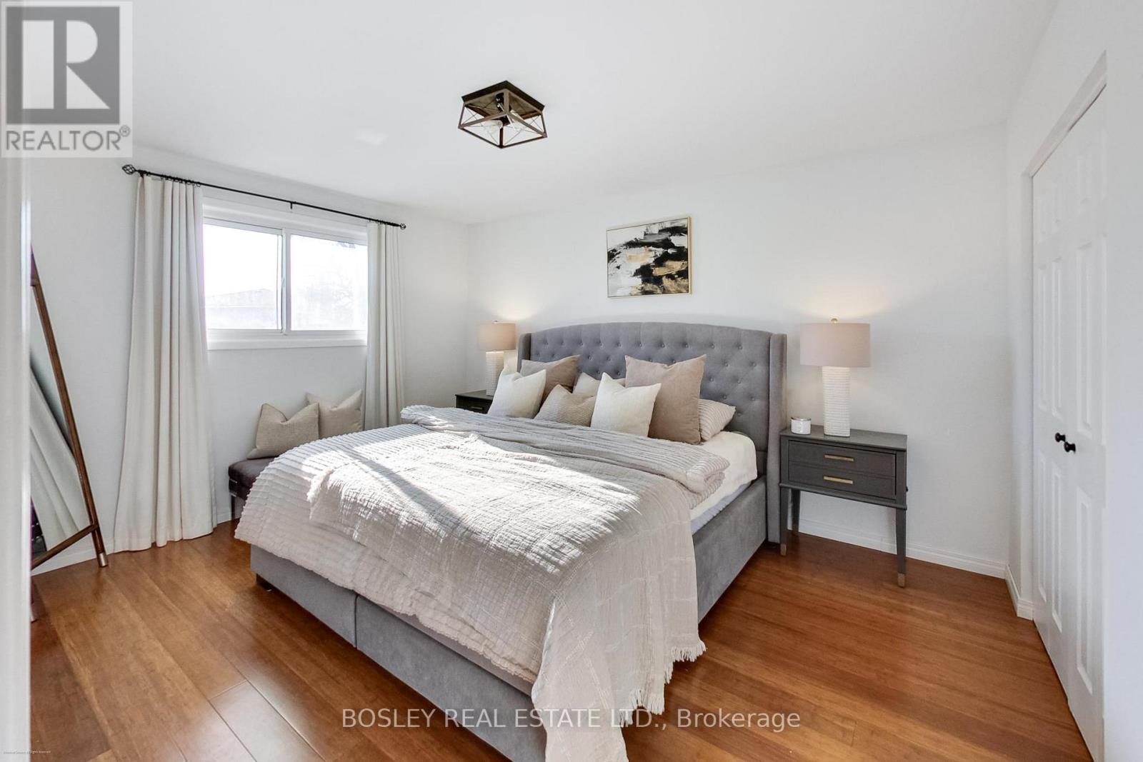 801 Eaglemount Crescent, Mississauga, ON - Indoor Photo Showing Bedroom