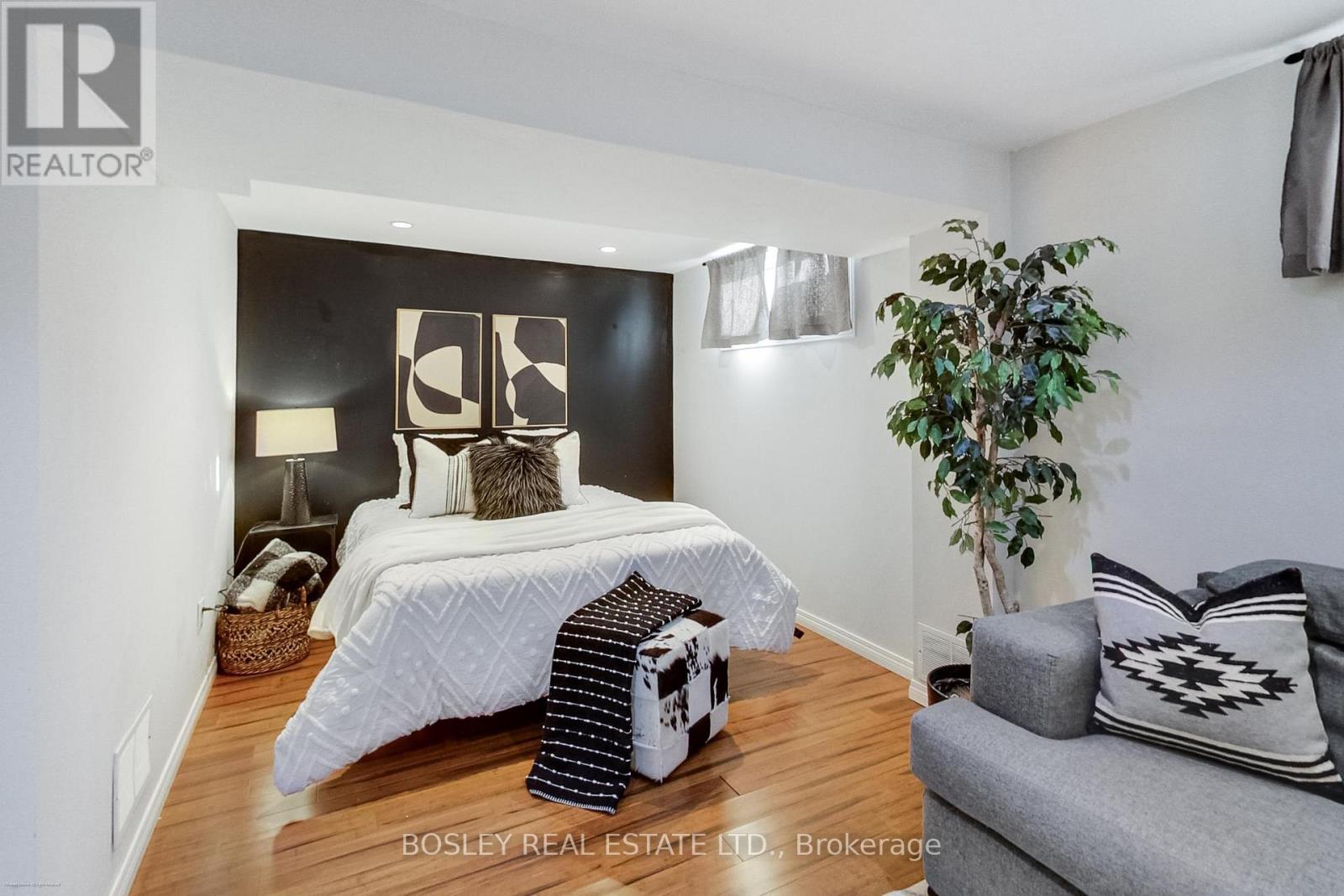 801 Eaglemount Crescent, Mississauga, ON - Indoor Photo Showing Bedroom