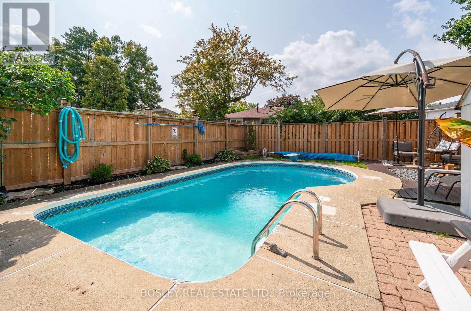 801 Eaglemount Crescent, Mississauga, ON - Outdoor With In Ground Pool With Backyard