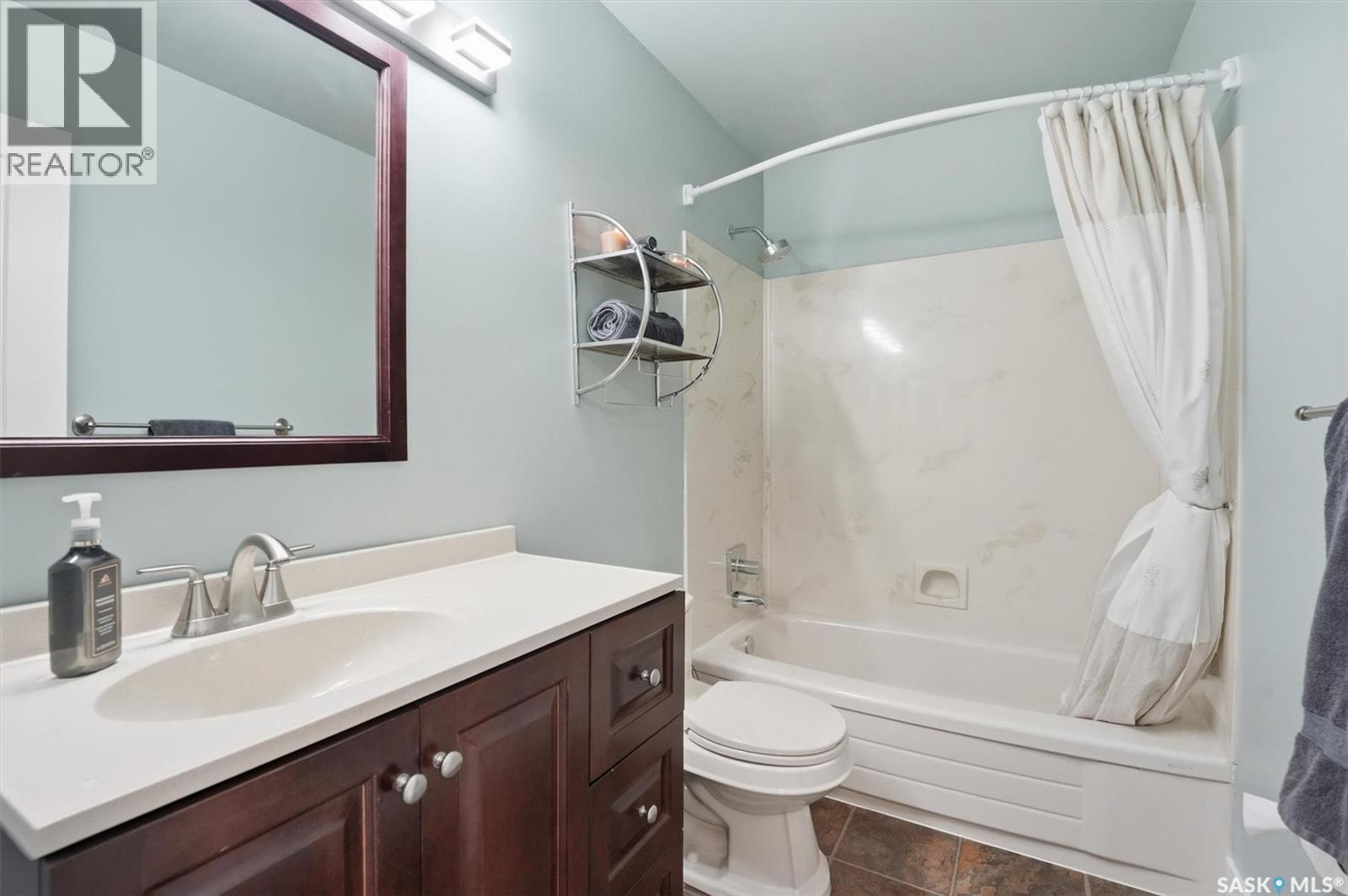 14 455 Pinehouse Drive, Saskatoon, SK - Indoor Photo Showing Bathroom