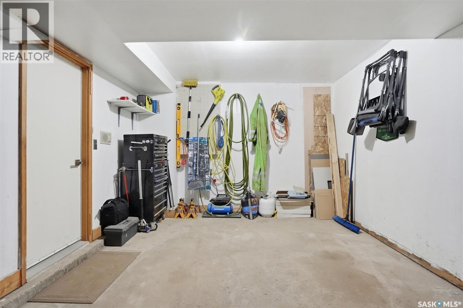 14 455 Pinehouse Drive, Saskatoon, SK - Indoor