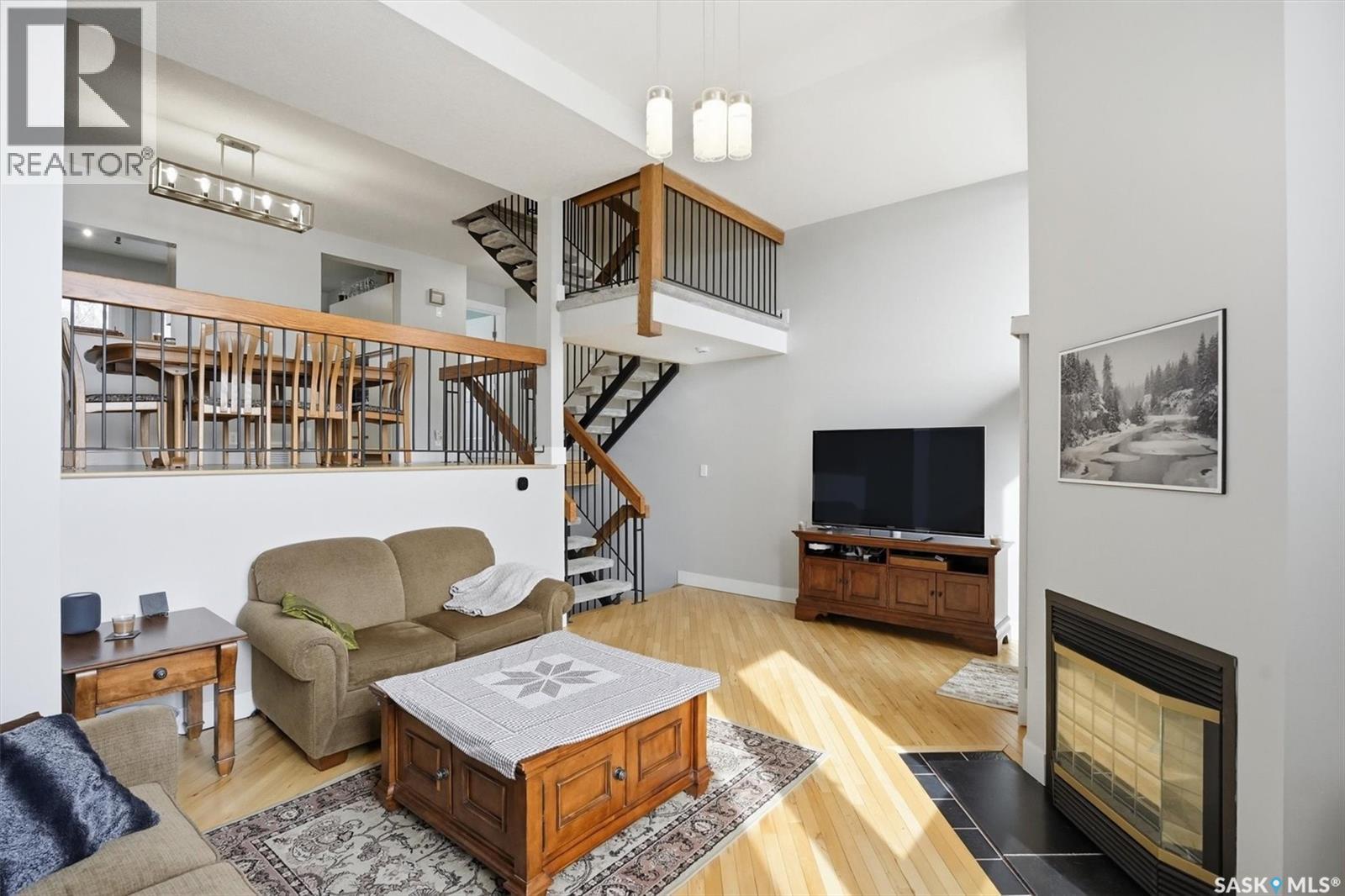14 455 Pinehouse Drive, Saskatoon, SK - Indoor Photo Showing Living Room
