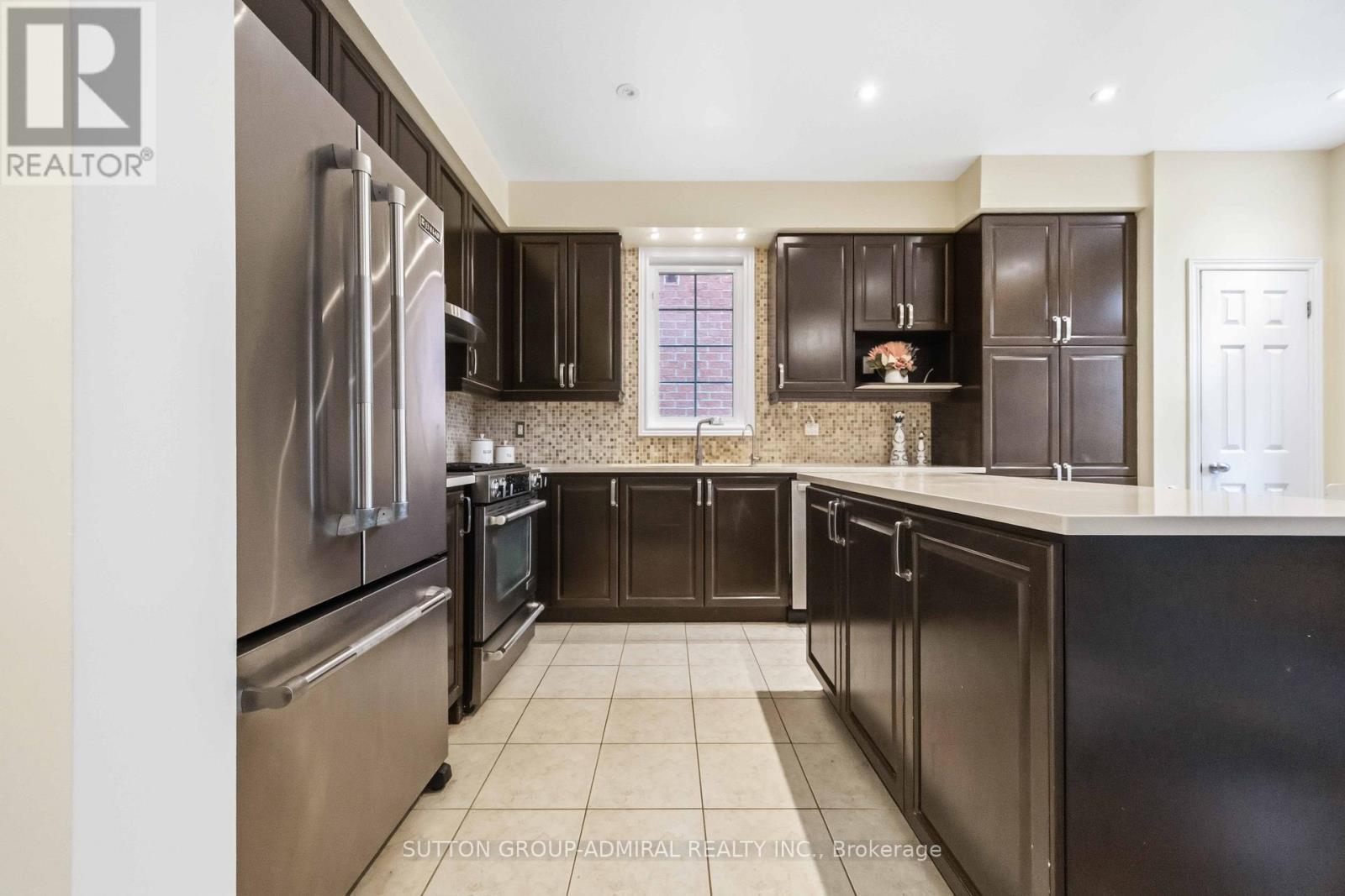 64 Evaridge Drive, Markham, ON - Indoor Photo Showing Kitchen With Upgraded Kitchen