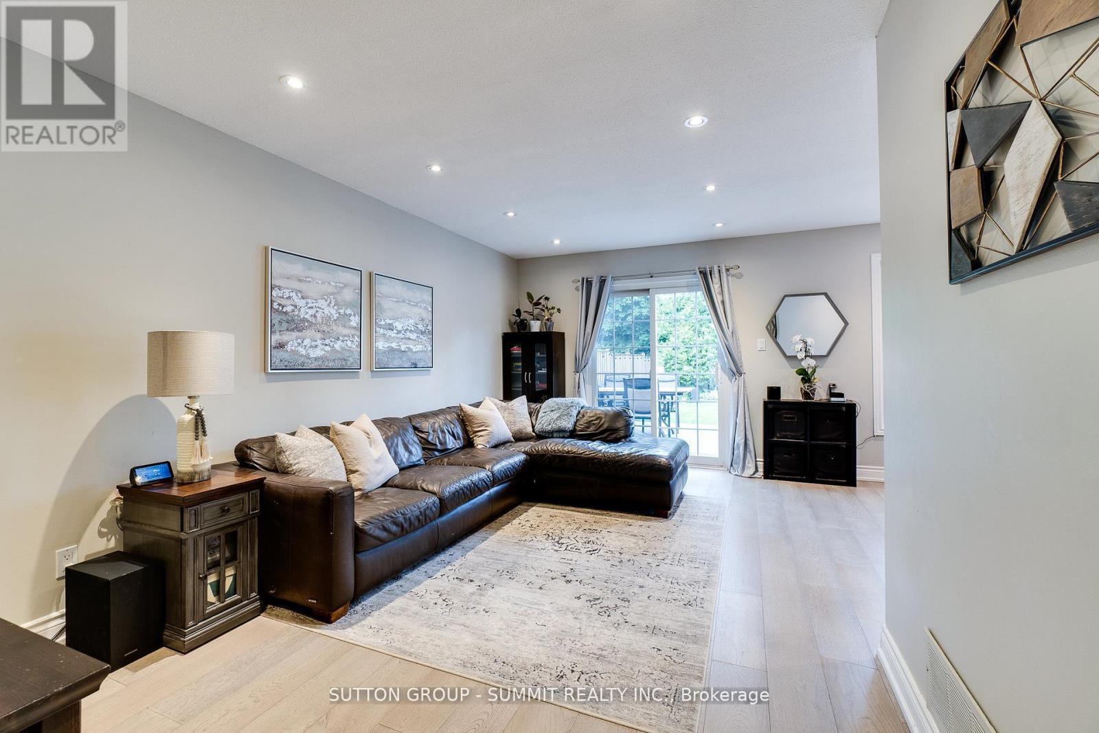 1624 Lewes Way, Mississauga, ON - Indoor Photo Showing Living Room