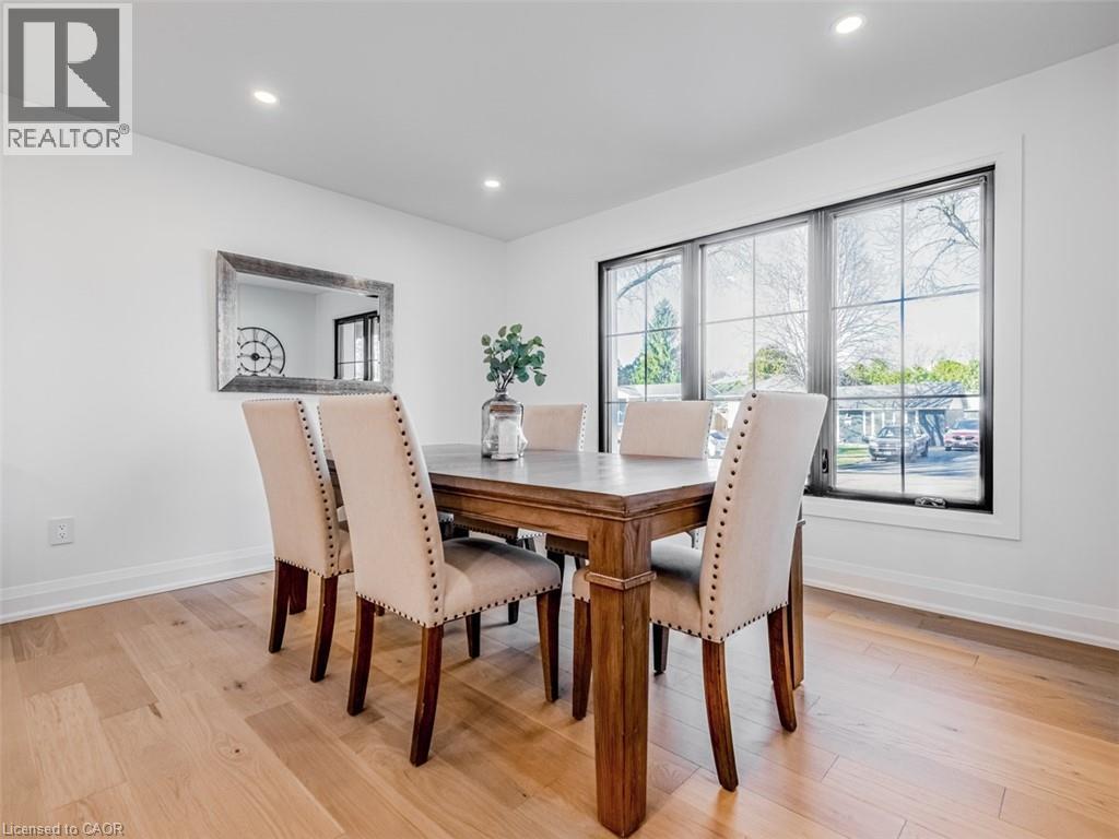 5502 Eaton Avenue, Burlington, ON - Indoor Photo Showing Dining Room
