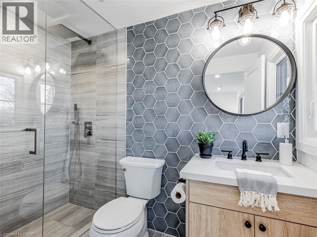 5502 Eaton Avenue, Burlington, ON - Indoor Photo Showing Bathroom
