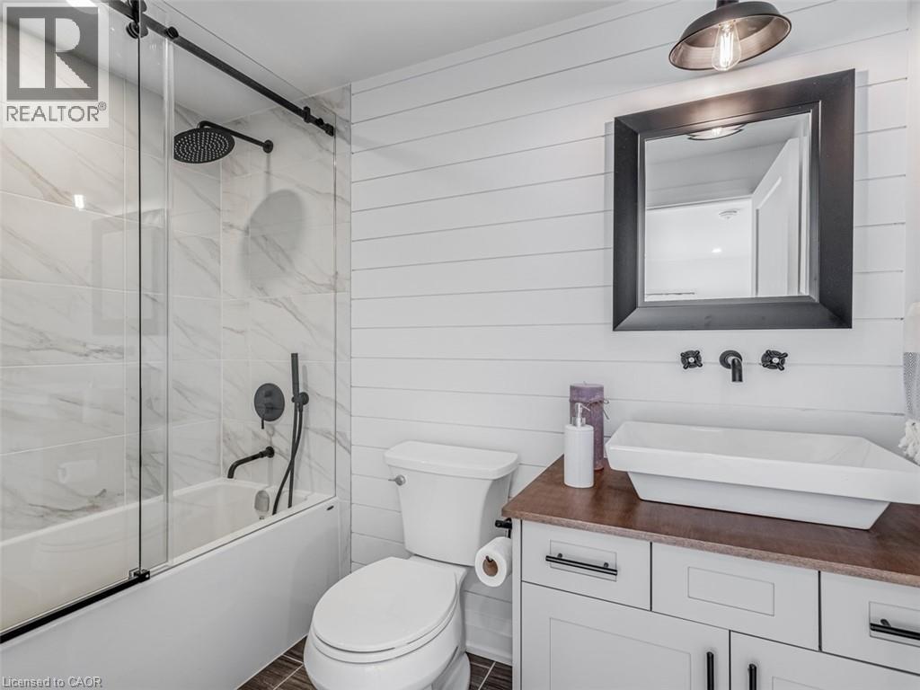 5502 Eaton Avenue, Burlington, ON - Indoor Photo Showing Bathroom