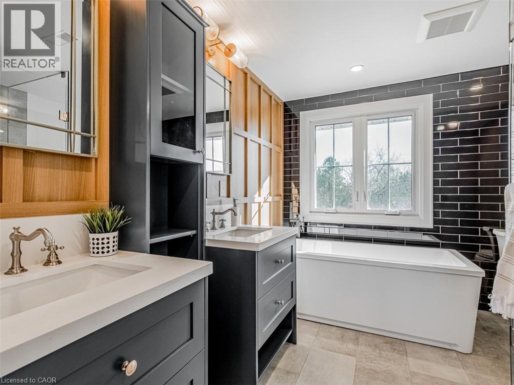 5502 Eaton Avenue, Burlington, ON - Indoor